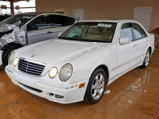 WDBJF65JX2B443026 - 2002 MERCEDES-BENZ E 320 WHITE photo 2