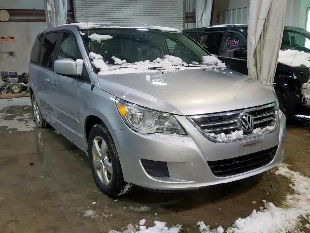 2V4RW3DG1BR706200 - 2011 VOLKSWAGEN ROUTAN SE SILVER photo 1