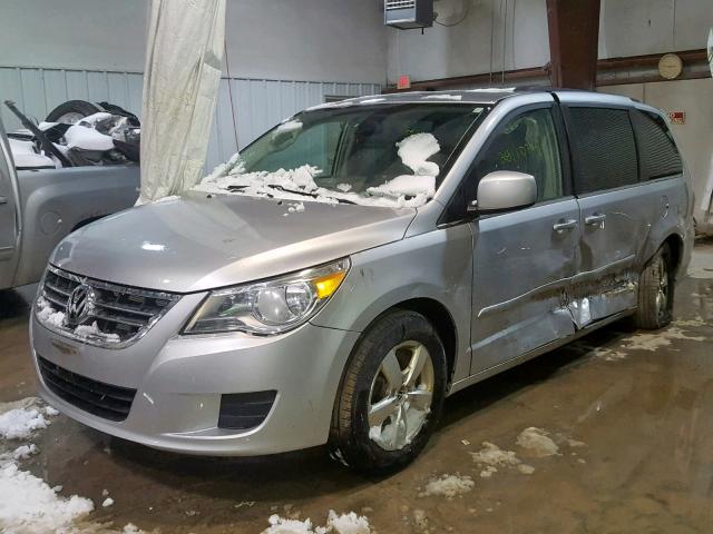 2V4RW3DG1BR706200 - 2011 VOLKSWAGEN ROUTAN SE SILVER photo 2