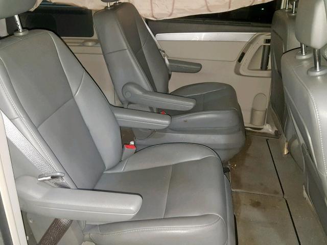 2V4RW3DG1BR706200 - 2011 VOLKSWAGEN ROUTAN SE SILVER photo 6