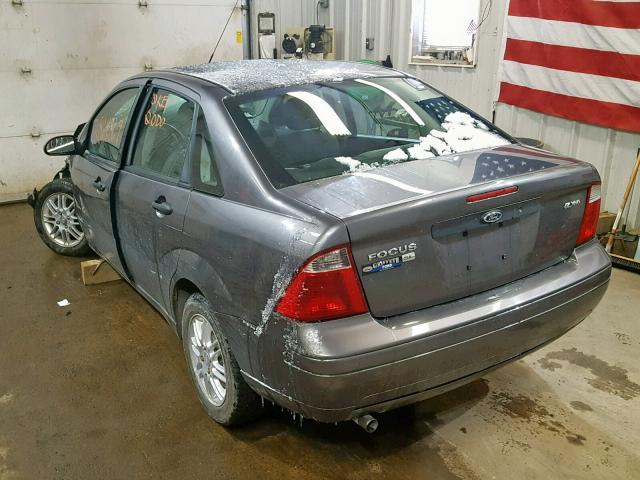 1FAFP34N86W137552 - 2006 FORD FOCUS ZX4 GRAY photo 3