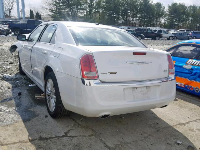 2C3CCARG3DH619417 - 2013 CHRYSLER 300 WHITE photo 3