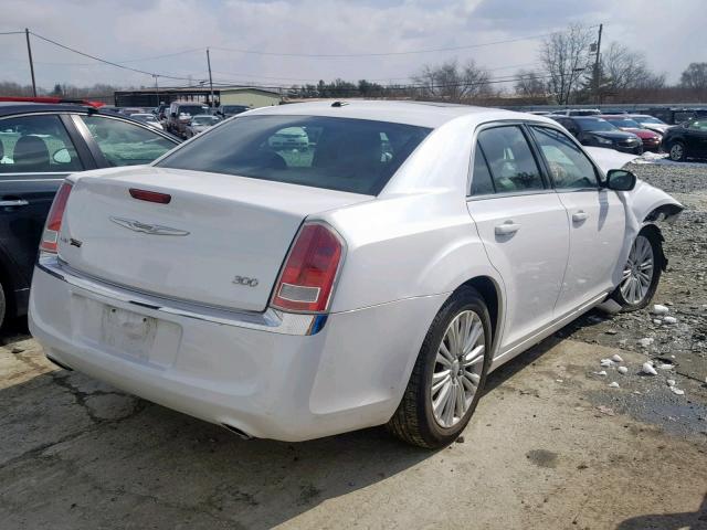 2C3CCARG3DH619417 - 2013 CHRYSLER 300 WHITE photo 4