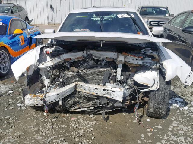 2C3CCARG3DH619417 - 2013 CHRYSLER 300 WHITE photo 9