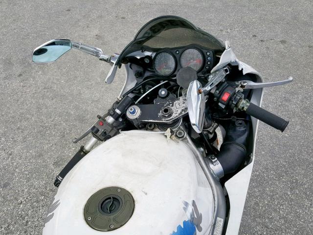 JKAZX4J1X6A060303 - 2006 KAWASAKI ZX600 J1 WHITE photo 5