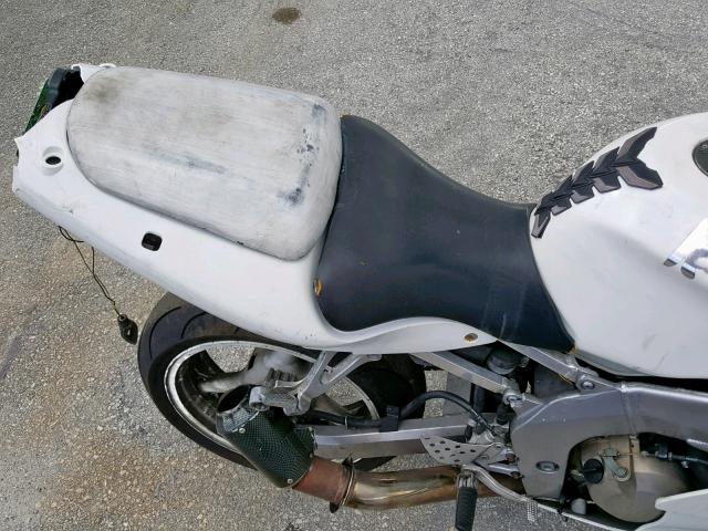 JKAZX4J1X6A060303 - 2006 KAWASAKI ZX600 J1 WHITE photo 6