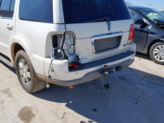 5LMEU68H04ZJ09642 - 2004 LINCOLN AVIATOR 白色 照片 9