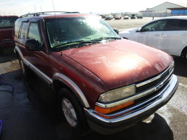 1GNDT13W4W2120838 - 1998 CHEVROLET BLAZER BURGUNDY photo 1