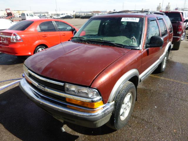 1GNDT13W4W2120838 - 1998 CHEVROLET BLAZER BURGUNDY photo 2