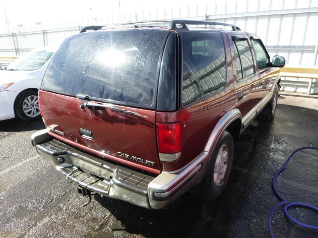 1GNDT13W4W2120838 - 1998 CHEVROLET BLAZER BURGUNDY photo 4