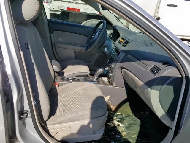 3FAHP0GA7CR270916 - 2012 FORD FUSION S SILVER photo 5