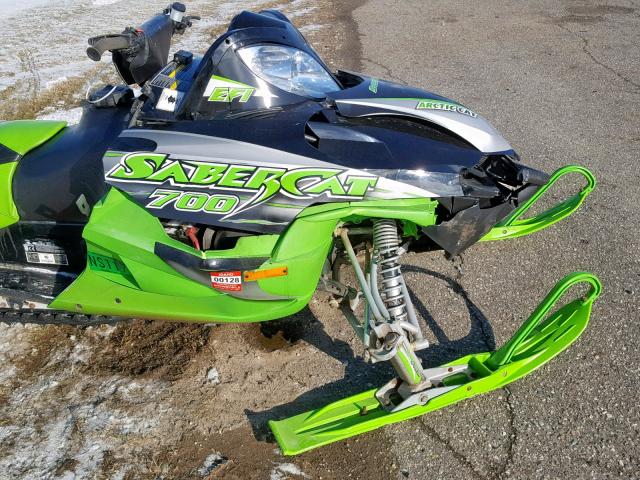 4UF04SNW14T140231 - 2004 ARCT SNOWMOBILE GREEN photo 9