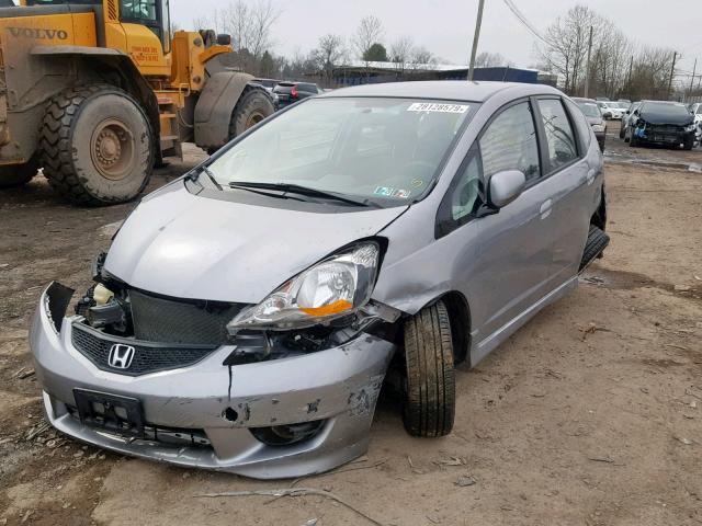 JHMGE88629S037946 - 2009 HONDA FIT SPORT GRAY photo 2