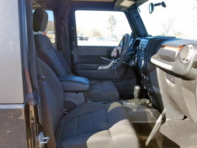 1C4AJWBG2CL211525 - 2012 JEEP WRANGLER S შავი ფოტო 5