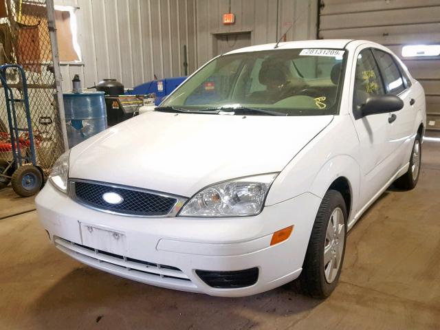 1FAHP34N97W323224 - 2007 FORD FOCUS ZX4 WHITE photo 2