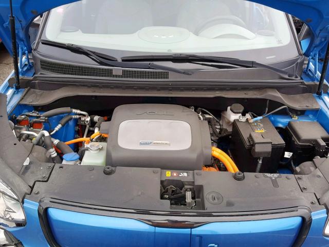 KNDJX3AE6H7022261 - 2017 KIA SOUL EV + BLUE photo 7