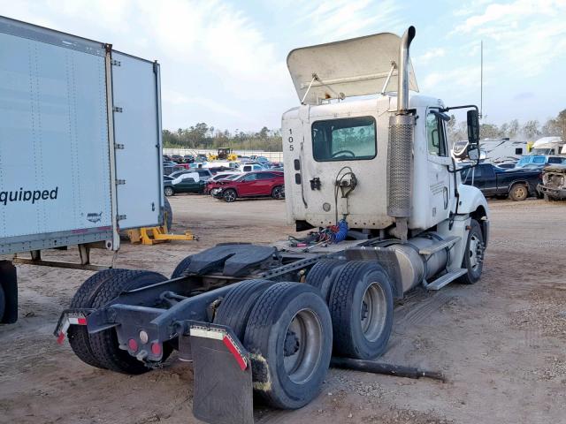 1FUJA6CK46LW18259 - 2006 FREIGHTLINER CONVENTION WHITE photo 4