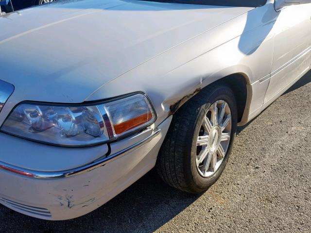 1LNHM82V27Y639485 - 2007 LINCOLN TOWN CAR S WHITE photo 9