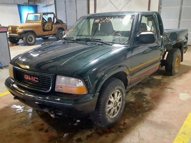 1GTDT19W128216269 - 2002 GMC SONOMA GREEN photo 2