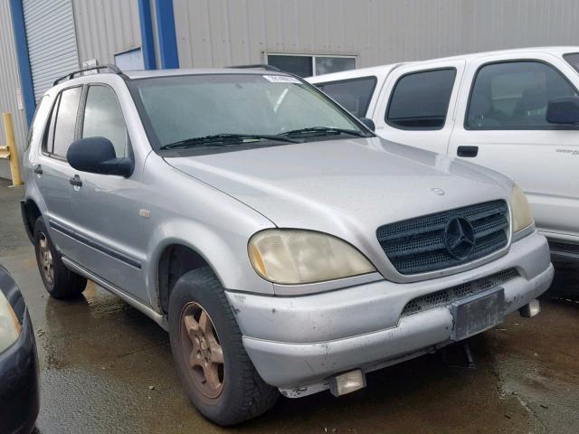 4JGAB54E6XA134822 - 1999 MERCEDES-BENZ ML 320 SILVER photo 1