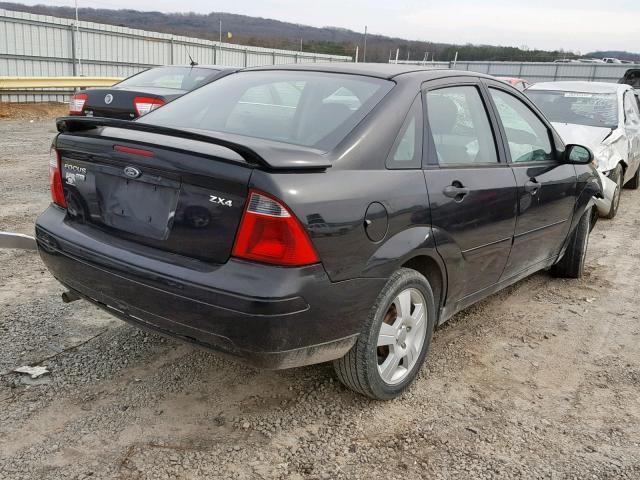 1FAHP34N66W183311 - 2006 FORD FOCUS ZX4 BLACK photo 4