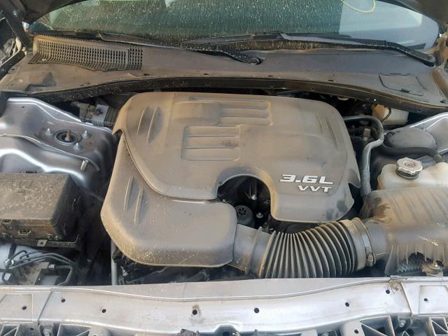 2C3CCAEG7HH565292 - 2017 CHRYSLER 300C SILVER photo 7