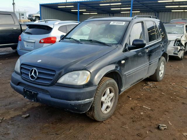 4JGAB54E11A263090 - 2001 MERCEDES-BENZ ML 320 BLACK photo 2