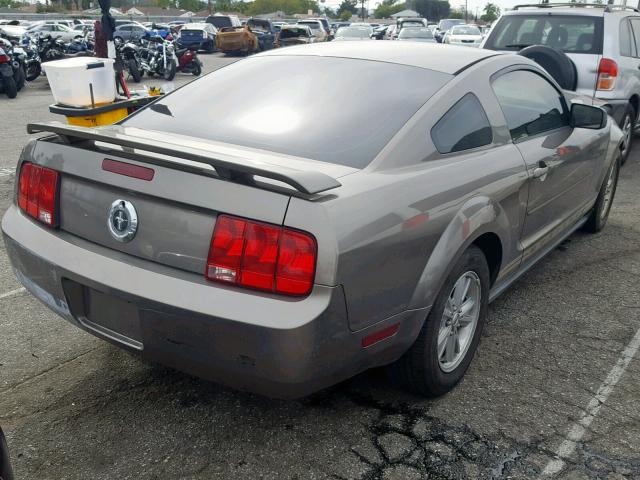 1ZVFT80N255189320 - 2005 FORD MUSTANG BEIGE photo 4