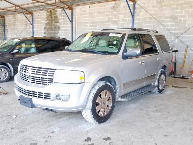 5LMFU27547LJ12510 - 2007 LINCOLN NAVIGATOR SILVER photo 2