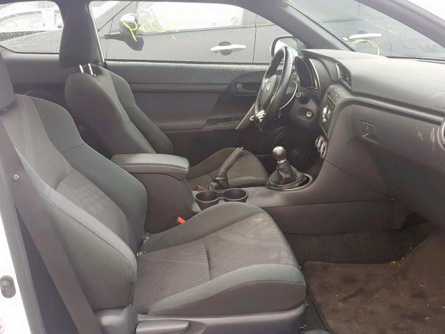 JTKJF5C73B3015935 - 2011 TOYOTA SCION TC WHITE photo 5