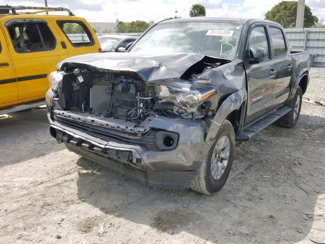 3TMAZ5CN1JM064819 - 2018 TOYOTA TACOMA DOU GRAY photo 2