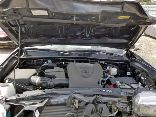 3TMAZ5CN1JM064819 - 2018 TOYOTA TACOMA DOU GRAY photo 7