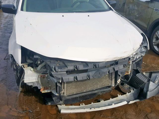 3FAHP0GA7AR309727 - 2010 FORD FUSION S WHITE photo 9