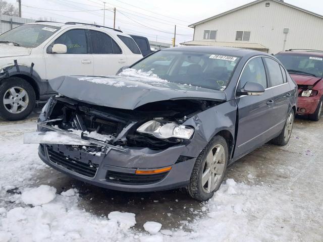 WVWAK73C18E240119 - 2008 VOLKSWAGEN PASSAT KOM GRAY photo 2