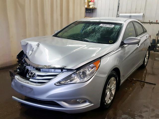 5NPEB4ACXDH647689 - 2013 HYUNDAI SONATA GLS SILVER photo 2