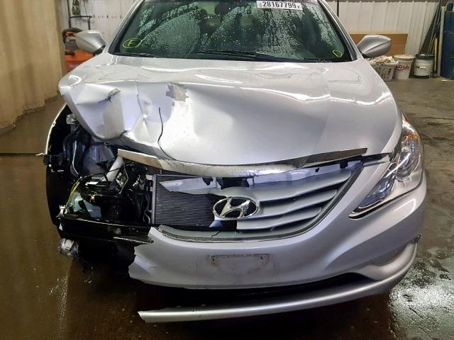 5NPEB4ACXDH647689 - 2013 HYUNDAI SONATA GLS SILVER photo 9