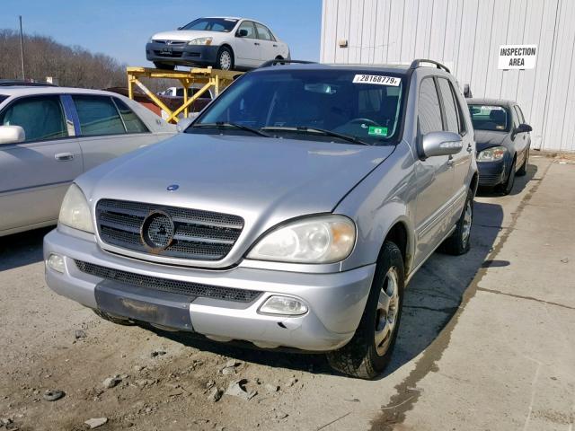 4JGAB54E53A380142 - 2003 MERCEDES-BENZ ML 320 SILVER photo 2