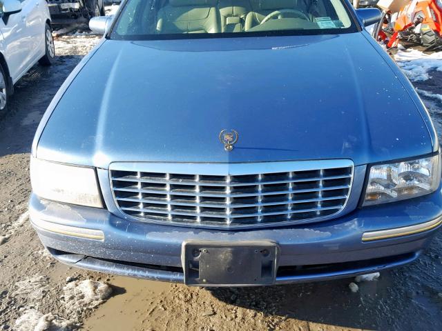 1G6KE54Y8WU733781 - 1998 CADILLAC DEVILLE DE BLUE photo 7