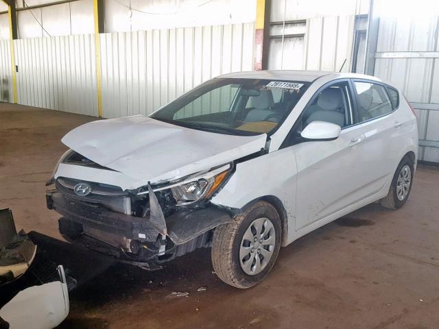 KMHCT5AEXHU317750 - 2017 HYUNDAI ACCENT SE WHITE photo 2