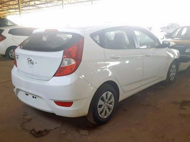 KMHCT5AEXHU317750 - 2017 HYUNDAI ACCENT SE WHITE photo 4