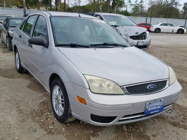 1FAFP34NX7W269231 - 2007 FORD FOCUS ZX4 SILVER photo 1