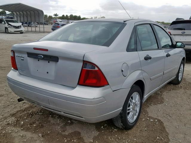 1FAFP34NX7W269231 - 2007 FORD FOCUS ZX4 SILVER photo 4