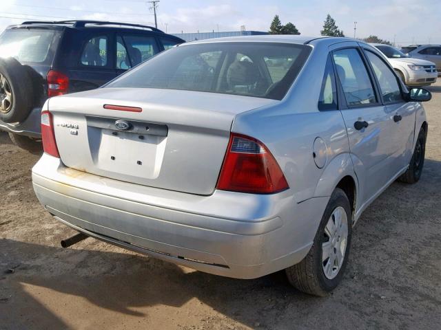 1FAHP34N97W188147 - 2007 FORD FOCUS ZX4 SILVER photo 4