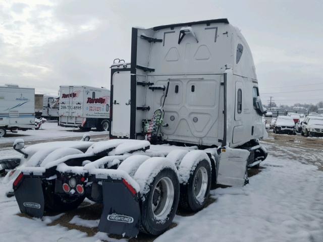 3AKJHHDR9JSJP0052 - 2018 FREIGHTLINER CASCADIA 1 WHITE photo 4