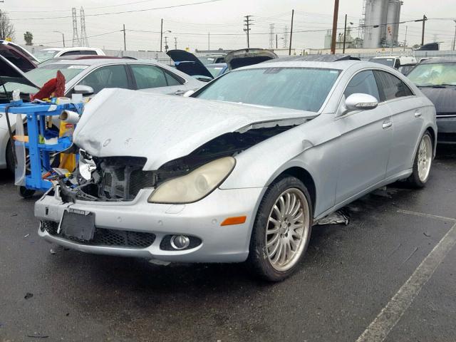 WDDDJ72X27A084673 - 2007 MERCEDES-BENZ CLS 550 SILVER photo 2