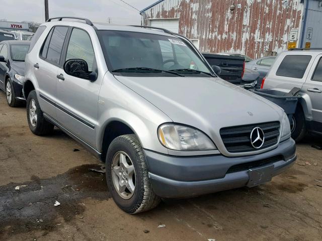 4JGAB54E2XA069824 - 1999 MERCEDES-BENZ ML 320 SILVER photo 1