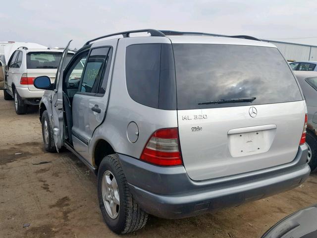 4JGAB54E2XA069824 - 1999 MERCEDES-BENZ ML 320 SILVER photo 3