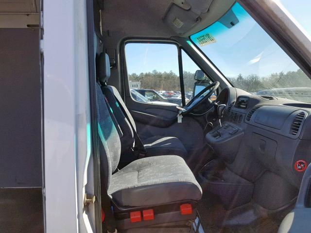 WDYPD644755842108 - 2005 FREIGHTLINER SPRINTER 2 WHITE photo 5