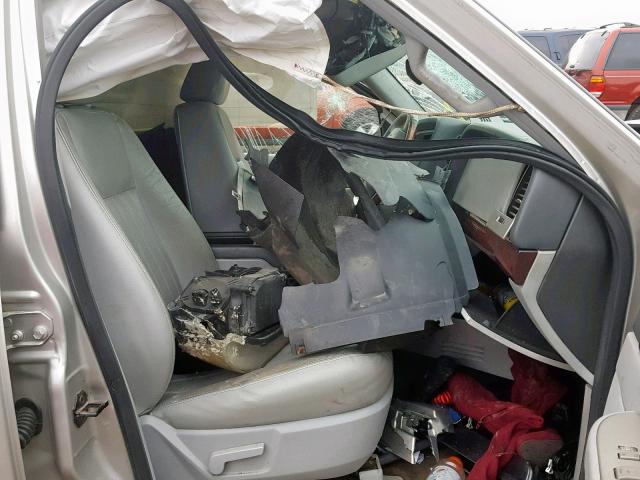 5LMEU88H84ZJ02191 - 2004 LINCOLN AVIATOR 银色 照片 5