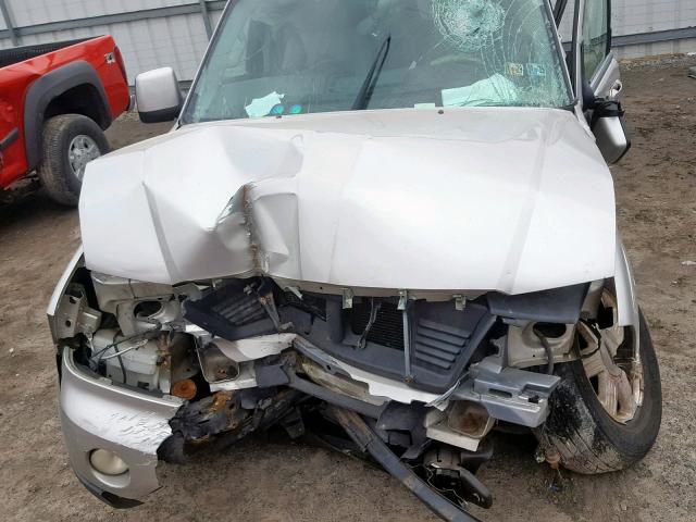 5LMEU88H84ZJ02191 - 2004 LINCOLN AVIATOR 银色 照片 7